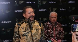 Jaksa Agung dan Kapuspenkum Dampingi 5 Jaksa Terbaik saat Menerima Penghargaan Adhyaksa 2024