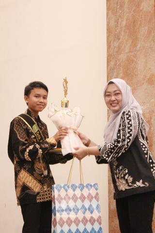 Remaja Asal Pekanbaru Raih Predikat Duta Anak Riau Terfavorit tahun 2024