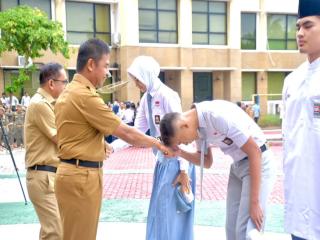Pj Sekda Kampar Lepas Petugas Paskibraka Kamilatun Nisa untuk Tingkat Nasional