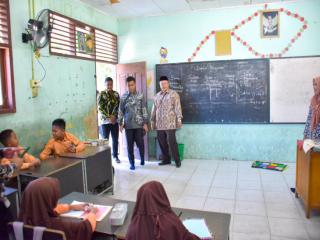 Pj Sekda Kampar Tinjau Kerusakan Sarana Prasarana SDN 012 Batang Batindih