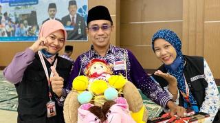 Kegembiraan Rudianto Pulang Haji, Beli Banyak Buah Tangan untuk Anak-anak