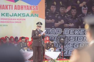 Kajati Riau Selaku Inspektur Upacara HBA ke 64 Membacakan Amanat Jaksa Agung RI