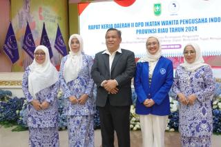 Pj Gubri SF Hariyanto Buka Rakerda DPD IWAPI Riau