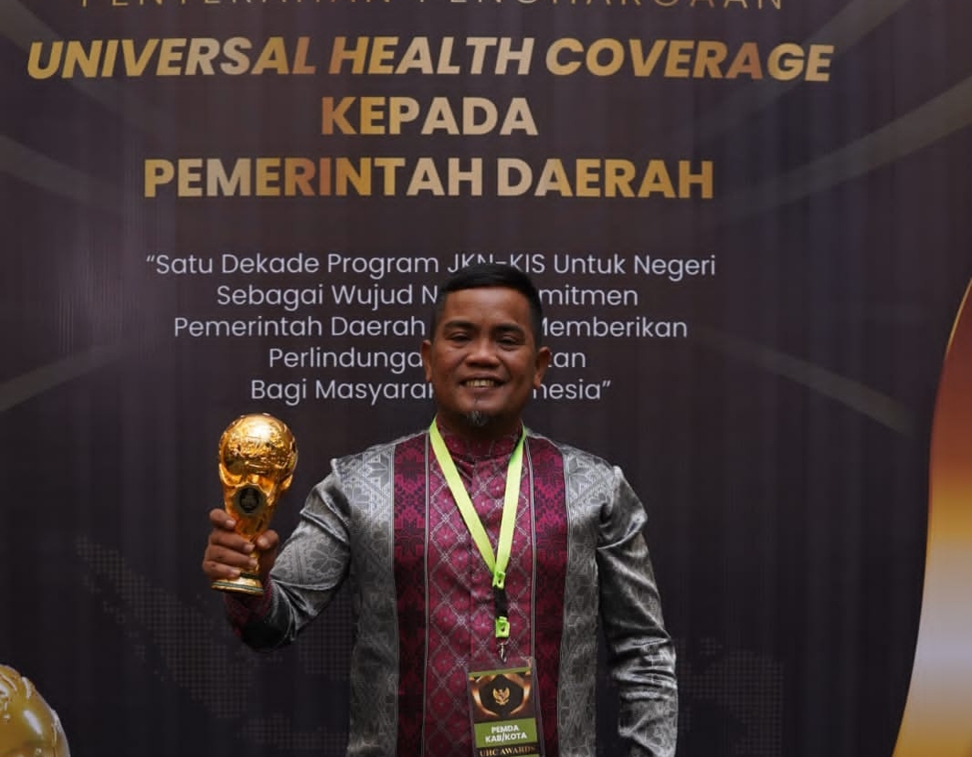 Bupati Pelalawan Terima Penghargaan UHC Awards Tahun 2024
