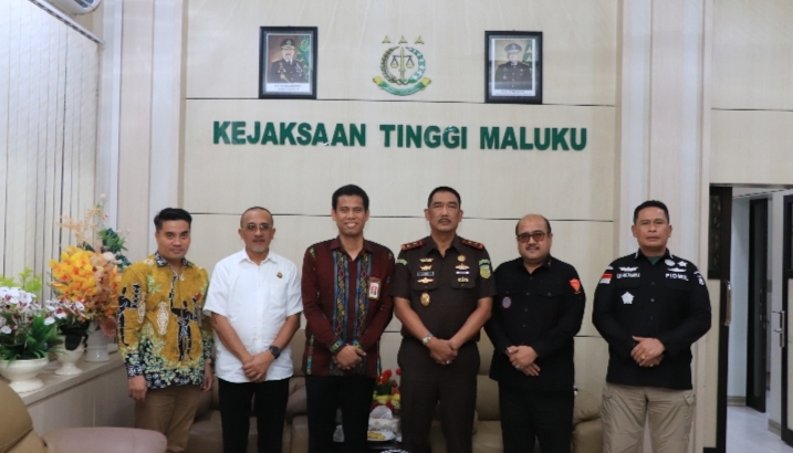Kajati Agoes Soenanto Prassetyo, S.H,.M.H.Terima Silaturahmi Kepala OJK Provinsi Maluku