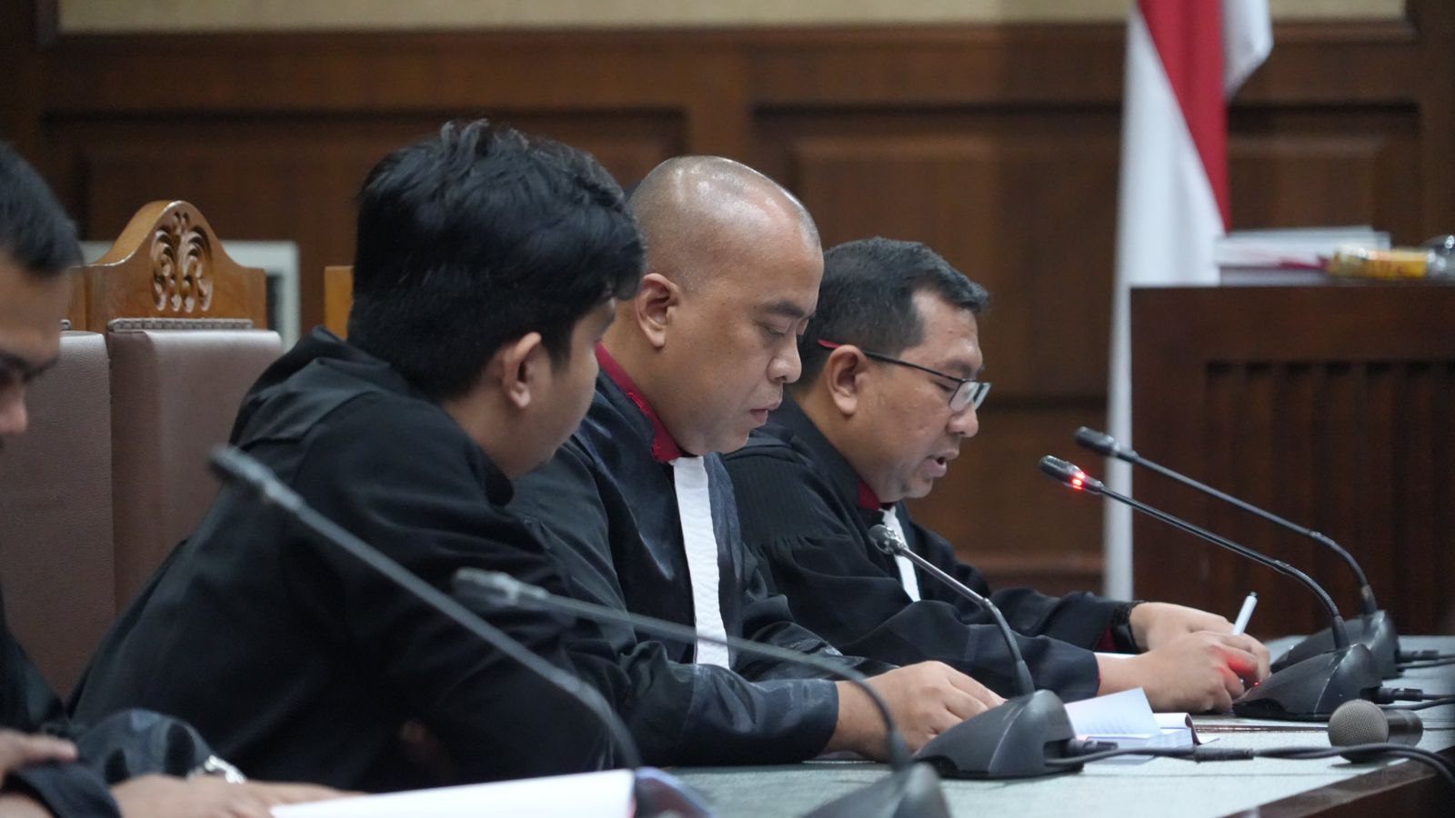 Sidang Kasus Komoditas Timah, Jaksa Membacakan Surat Dakwaan terhadap Terdakwa Harvey MoeisÂ