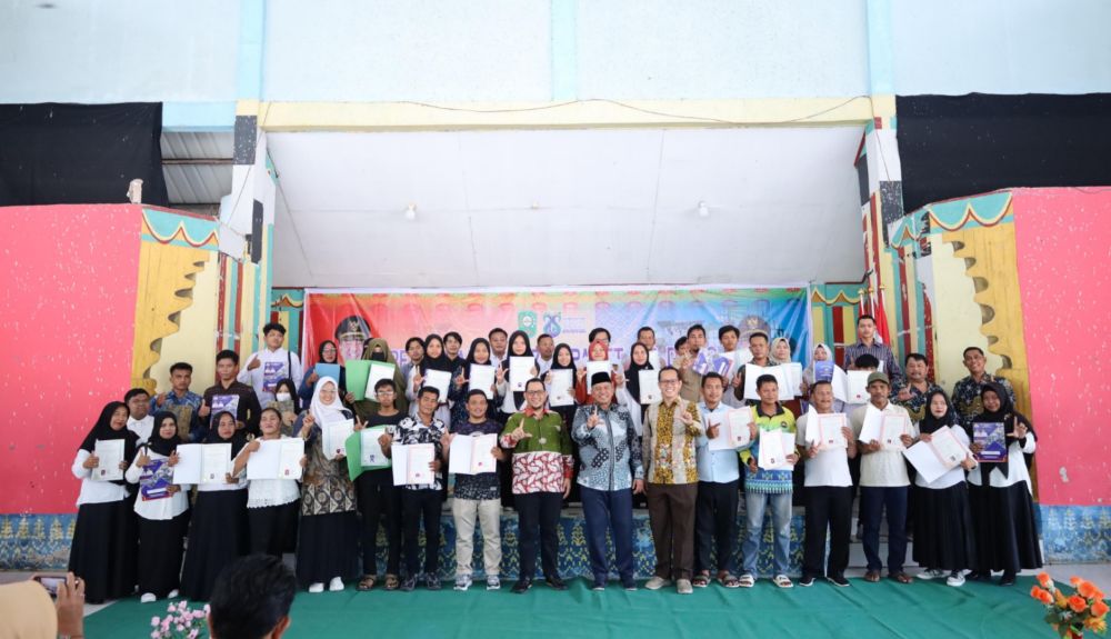 596 Warga Siak dapat Ijazah Program Paket A, B, dan C