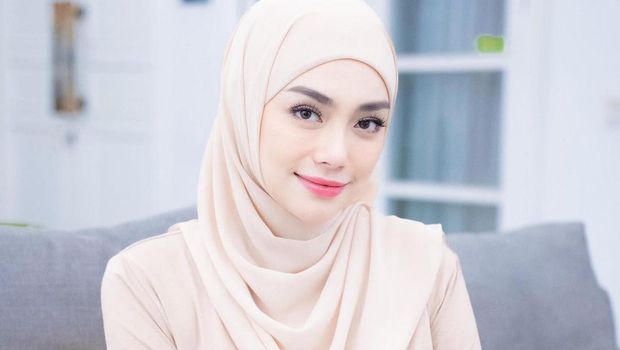 Celine Evangelista Menanti Suami Kaya Raya