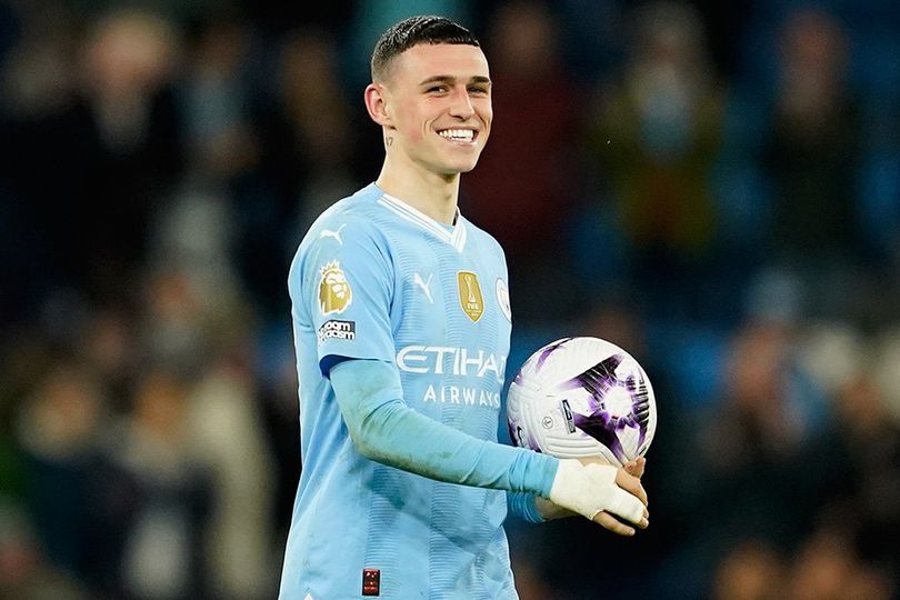 Kalahkan Erling Haaland, Phil Foden Raih Gelar PFA Player of the Year 2023/2024