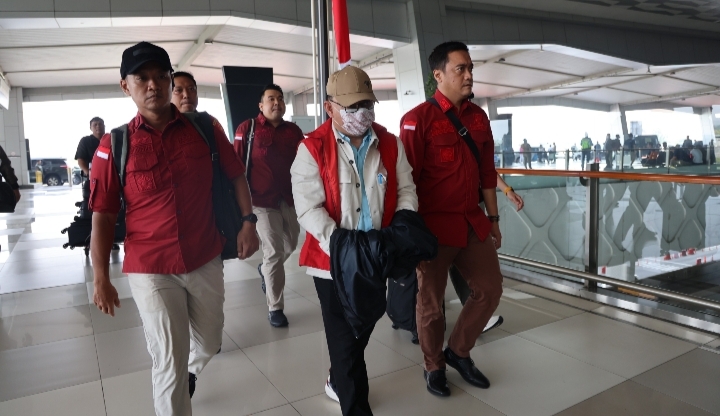 Penyidik Pidsus Kejati Kalteng Serah Terimakan Tersangka UI ke Penuntut UmumÂ