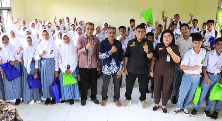 Program JMS Kejati Maluku Kupas Tuntas Perilaku Bullying dan Judol di Aliyah Al-Muluuk PersisÂ 