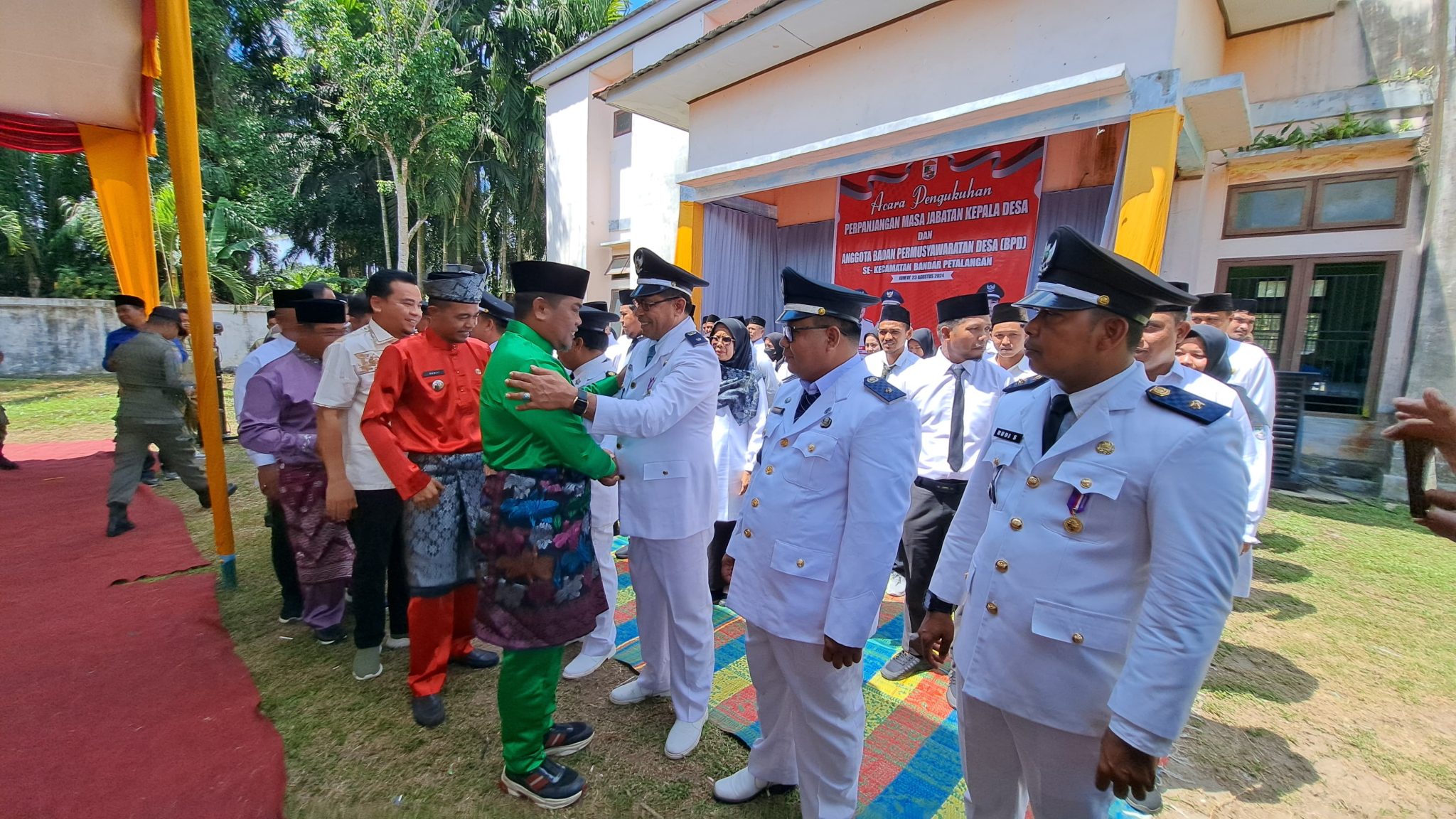 Bupati Pelalawan Kukuhkan Perpanjangan Jabatan Kades dan BPD Se-Kecamatan Bandar Petalangan
