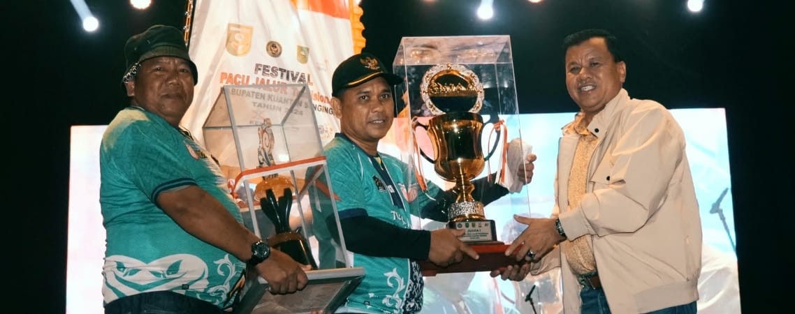 Jalur Putri Anggun Sibiran Tulang Raih Piala Bergilir kemenparekraf RI, Bupati Beri Bonus