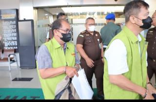 Tim Penyidik Melakukan Penahanan Terhadap 4 Orang Tersangka Perkara Koneksitas Tipikor 