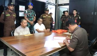 Kontraktor "DS" dan ASN "AP"Â  Tersangka Kasus Pembangunan Rumah Khusus Langsung DitahanÂ 