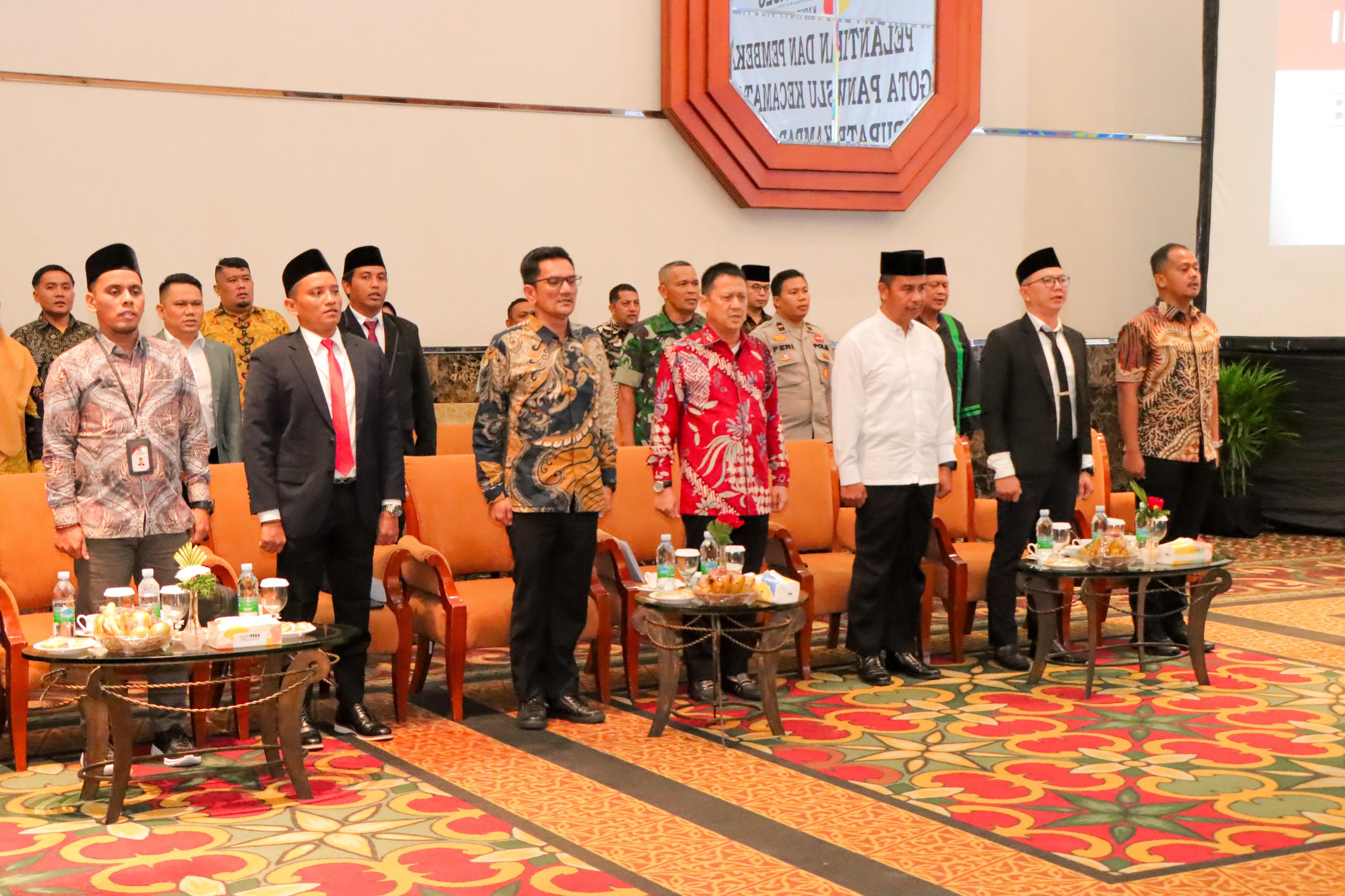 Bawaslu kampar Lantik 62 Anggota Panwascam Terpilih, Syawir Tekankan Sinergitas dan Jaga Kekompakan