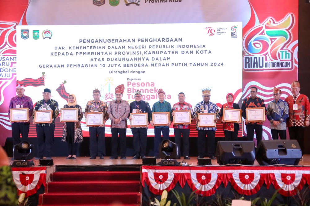 Apresiasi Dukungan Gerakan Pembagian 10 Juta Bendera, Kemendagri RI Berikan Penghargaan ke Pemda