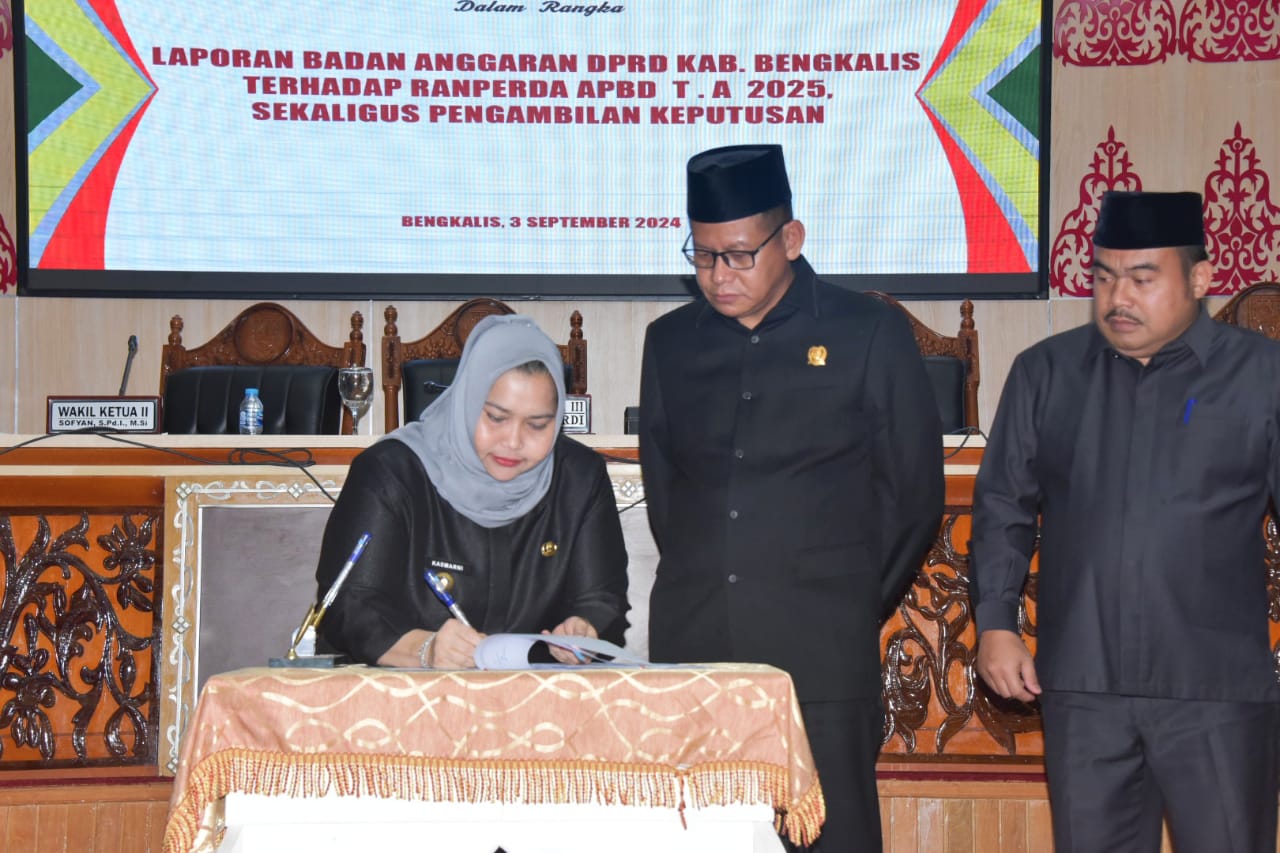 Ranperda APBD Tahun 2025 Disahkan, Ini Harapan Bupati Bengkalis Kasmarni