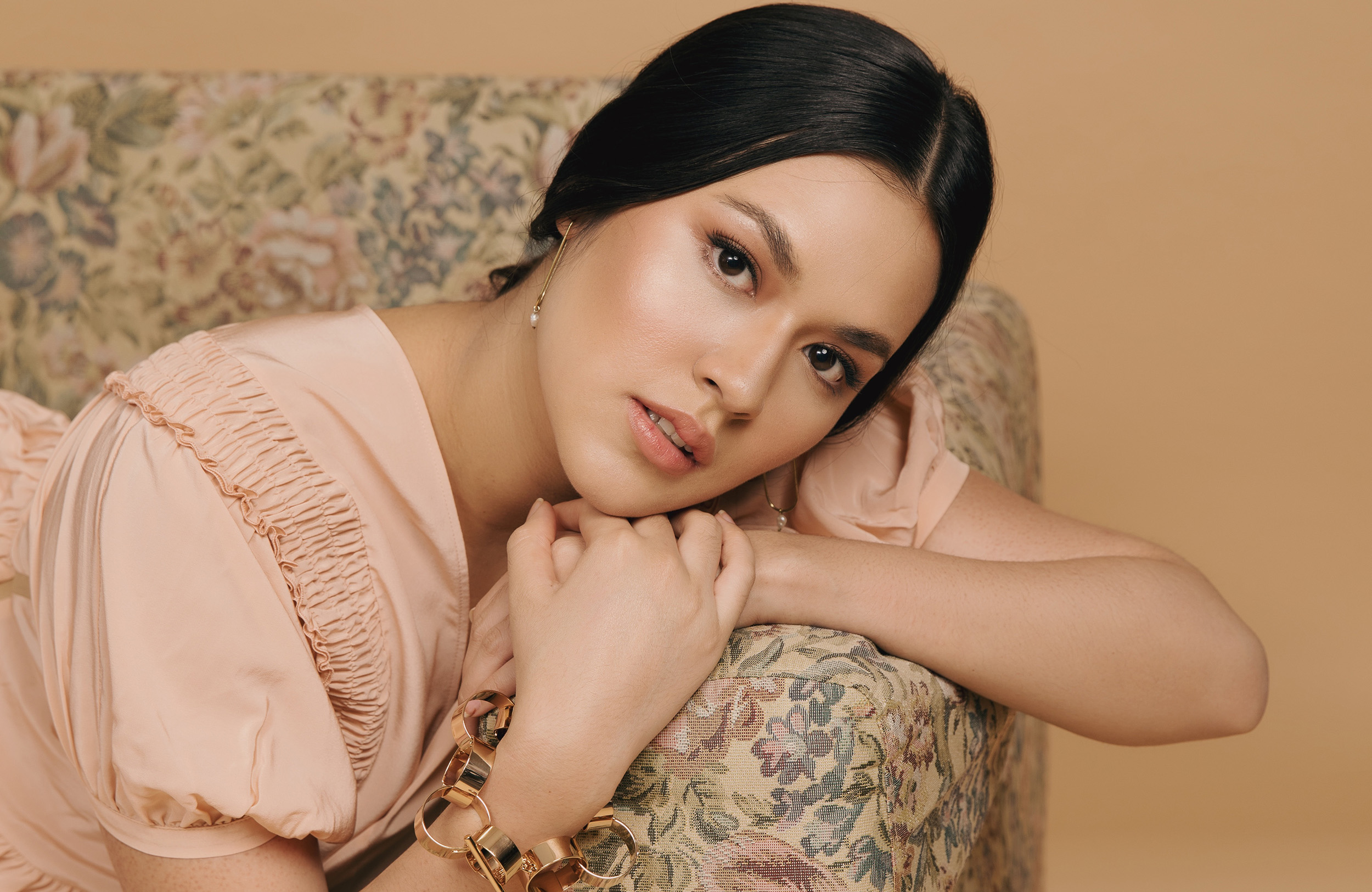 Kebiasaan Unik Pakai Parfum ala Raisa, Wajib Disemprot Sebelum Manggung