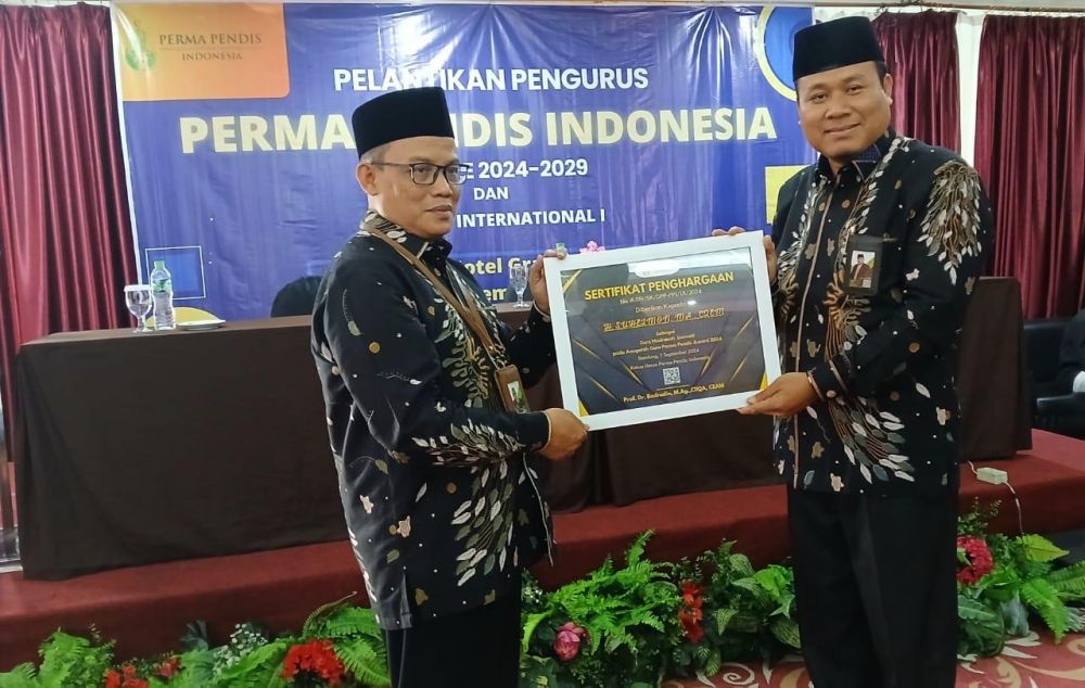 Kepala MAN 1 Kuansing Terima Penghargaan Guru Inovatif dari Perma Pendis Indonesia