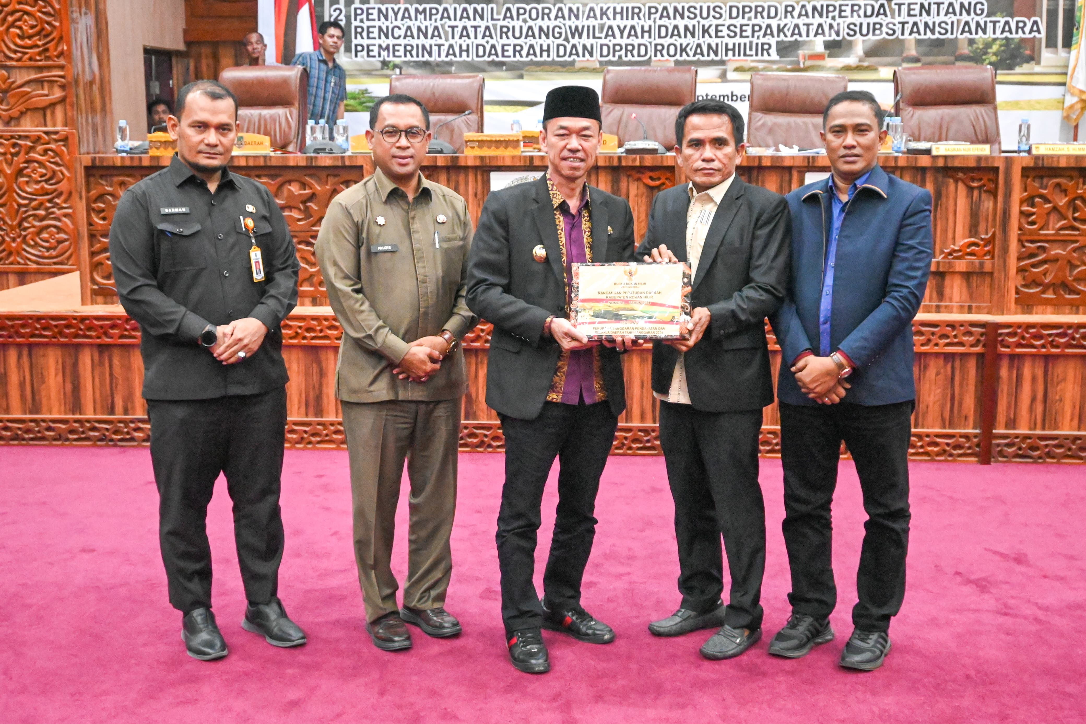 Bupati Rohil Sampaikan Ranperda APBD Perubahan Tahun Anggaran 2024Â