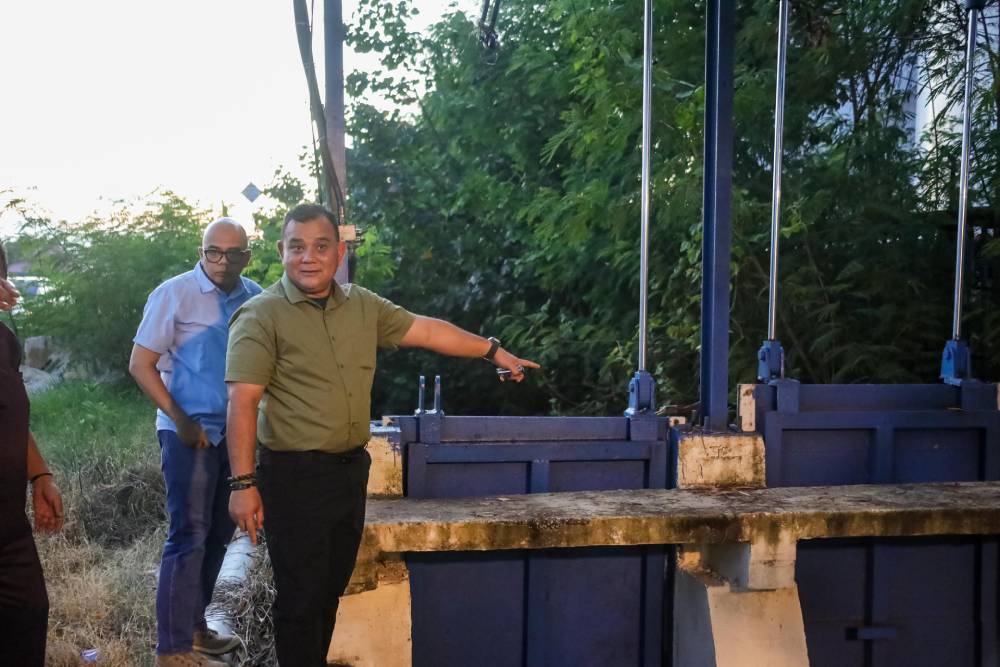 Pjs Wako Dumai Tinjau Muara Sungai Dumai Serta Pintu Air di Jalan PattimuraÂ