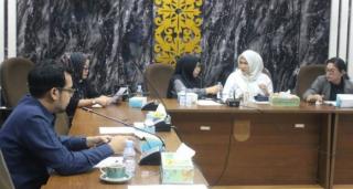 Wakil Ketua DPRD Pekanbaru Ginda Burnama Pimpin Rapat Banmus
