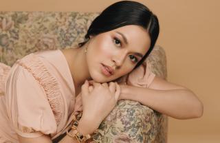 Kebiasaan Unik Pakai Parfum ala Raisa, Wajib Disemprot Sebelum Manggung