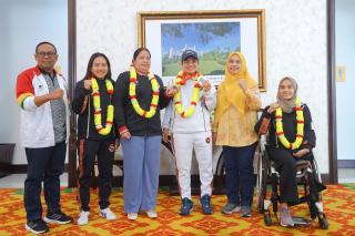 Tiba di Riau, Leani Ratri Peraih Emas Paralimpiade Paris 2024 Disambut Pj Gubri