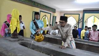 Wakil Ketua DPRD Kota Pekanbaru Ginda Burnama Ikuti Ziarah Makam Marhum Pekan
