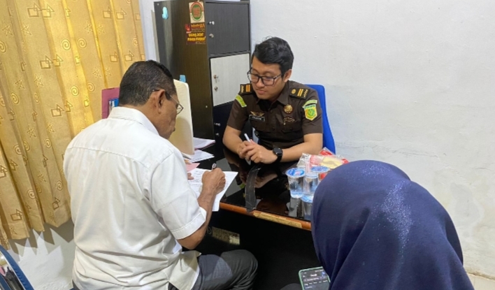 Masuki Tahap II, Tersangka Mantan Sekda SBT beserta BB diserahkan ke JPU 