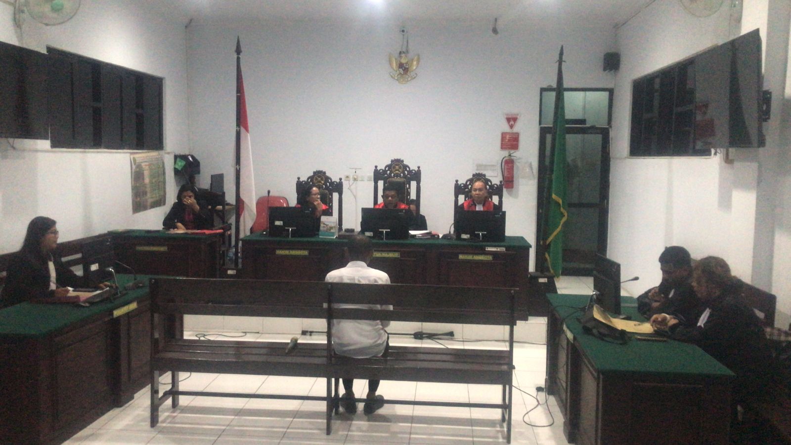 Tiga Terdakwa Kasus Tipikor ADD/DD Negeri Haya Mendengarkan Pembacaan Putusan Hakim