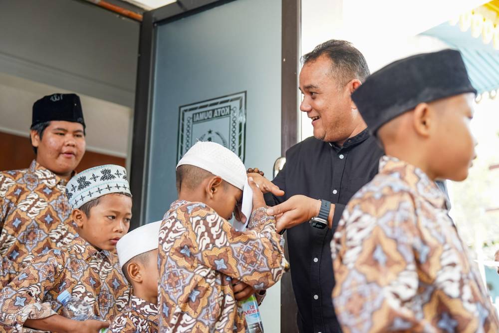 Pjs Wali Kota Dumai Gelar Syukuran Rumah Jabatan, Ajak Anak Yatim dan Pejabat Makan Bersama