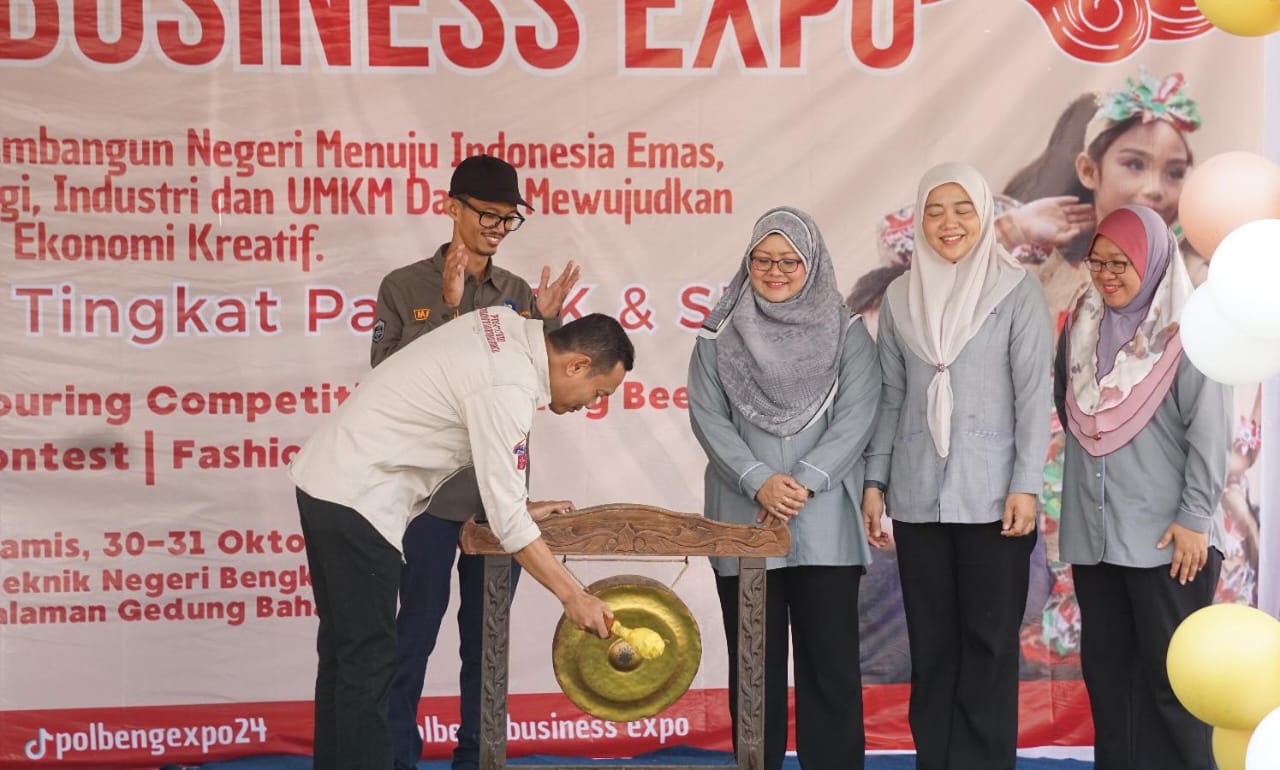 Mahasiswa Administrasi Bisnis Internasional Gelar Polbeng Business ExpoÂ 
