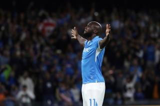 Napoli Bungkam Como dengan Skor 3-1