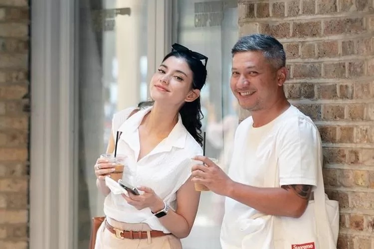 Medina Dina Satu-satunya yang Dikenalkan Gading ke Roy Marten Usai Cerai dari Gisel