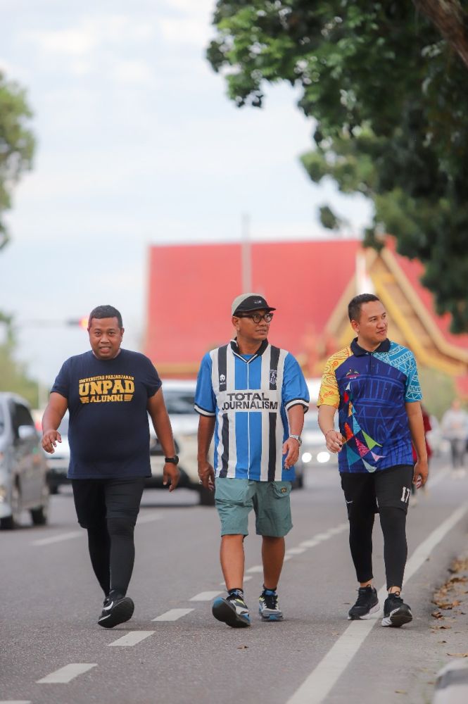 KPU Riau Gelar Kegiatan Jalan Sehat Menuju Pemilihan Gubernur dan Wakil Gubernur Riau 2024