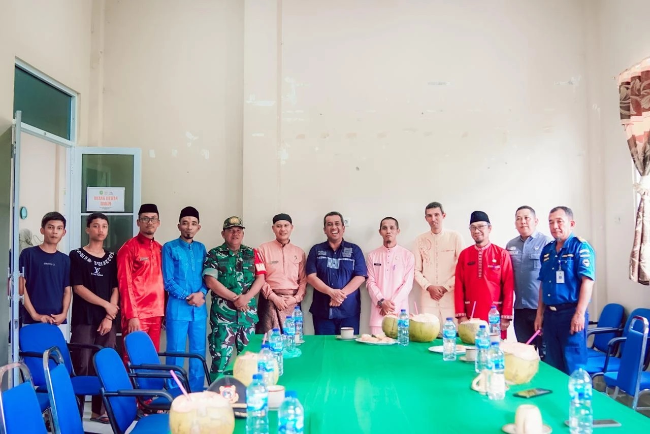 Berkunjung ke Tasik Putri Puyu, Pjs Bupati Meranti Beri Motivasi ke ASN