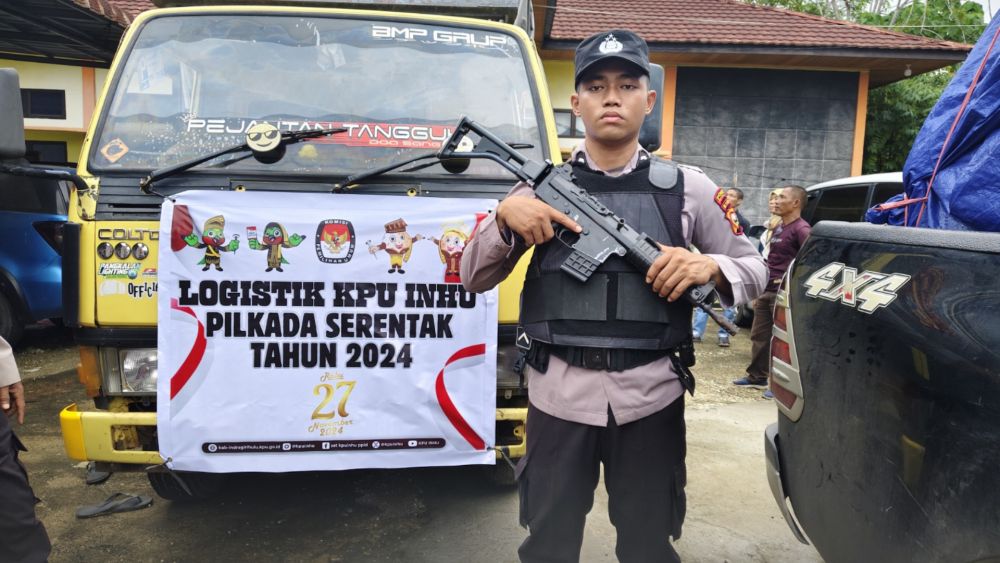 Polisi Bersenjata Kawal Logistik Pilkada ke Empat Kecamatan di Inhu