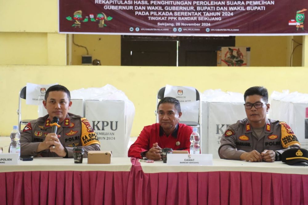 Kawal Pilkada Damai, Polisi di Pelalawan Pantau Rapat Pleno PPK