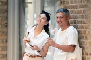 Medina Dina Satu-satunya yang Dikenalkan Gading ke Roy Marten Usai Cerai dari Gisel