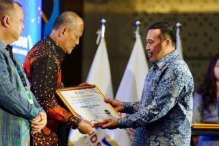 Pemprov Riau Dianugerahi Penghargaan Predikat Kepatuhan Penyelenggaraan Pelayanan Publik 2024