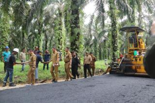 Pj Walikota Tinjau Pembangunan Jalan Baru di Rumbai Barat