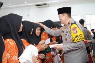 Kapolda Riau Santuni 40 Anak Yatim, Gelar Doa Bersama untuk Pilkada Damai