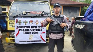 Polisi Bersenjata Kawal Logistik Pilkada ke Empat Kecamatan di Inhu