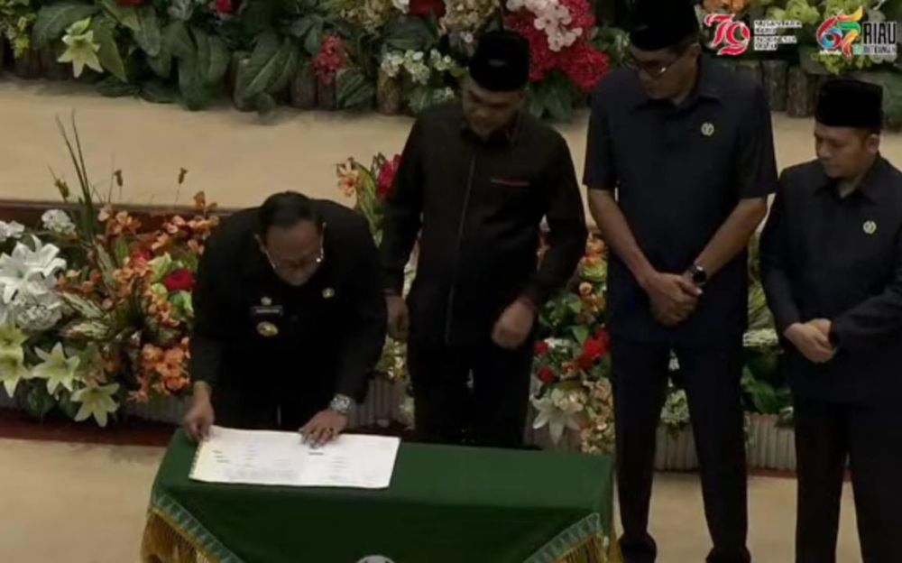 Dewan Setujui Ranperda APBD Provinsi Riau TA 2025 Menjadi Perda