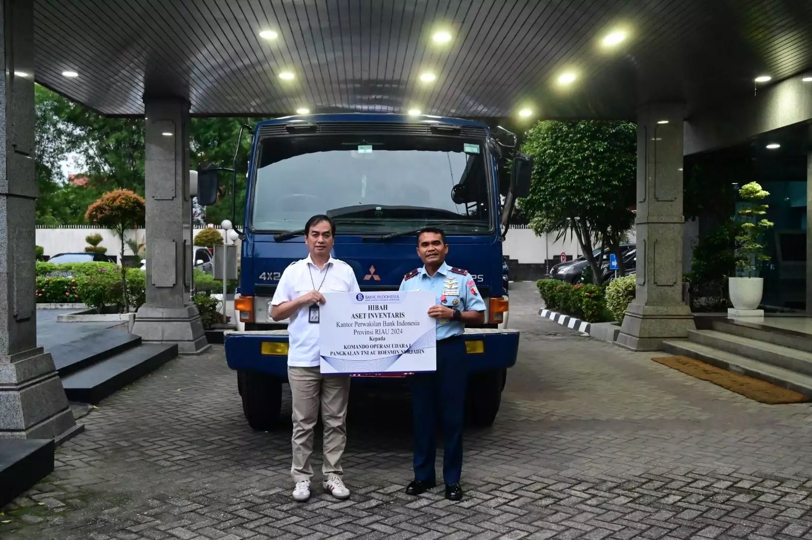 Lanud Roesmin Nurjadin Terima Hibah Truk dari Bank Indonesia Riau