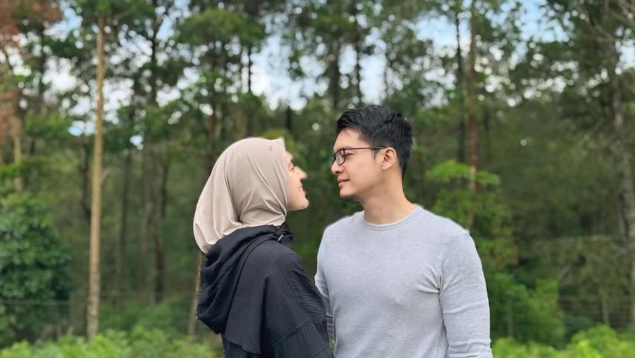 Dhini Aminarti dan Dimas Seto Dicurigai Jalani Program Bayi Tabung