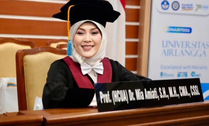 Mia Amiati, Jaksa Perempuan Pertama Bergelar Profesor