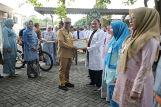 5 Pegawai RSUD Petala Bumi dapat Penghargaan dari Pj Gubernur Riau